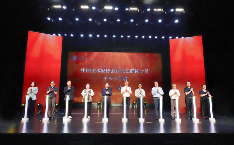 1.展览开幕(1)(1).jpg